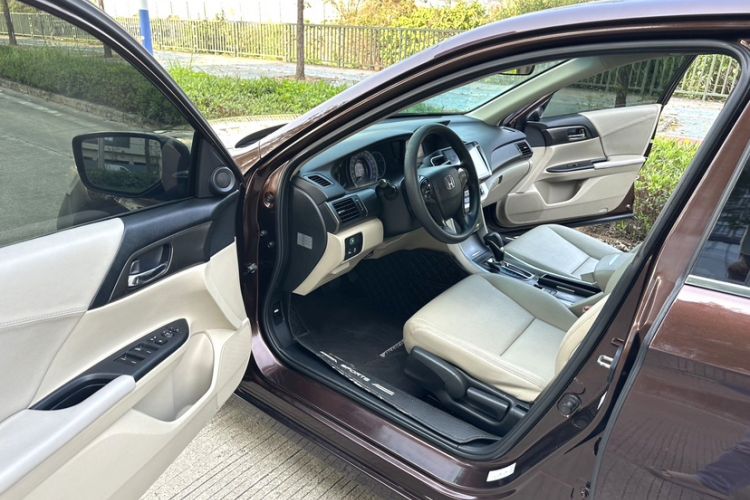 Used Honda Accord 2014 2.0L LX Comfort Edition Interior 5