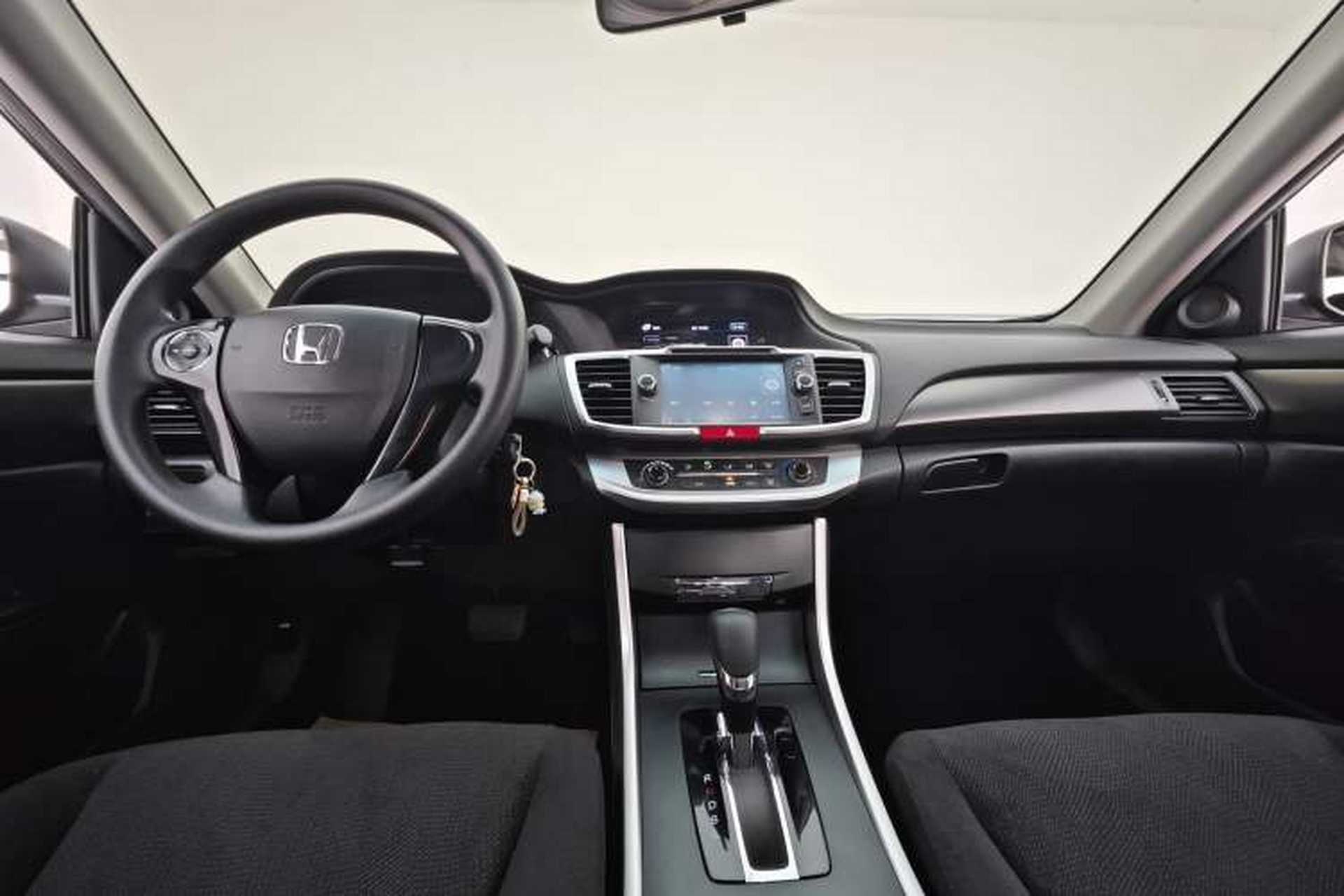 Used Honda Accord 2014 2.0L LX Comfort Edition Interior 6