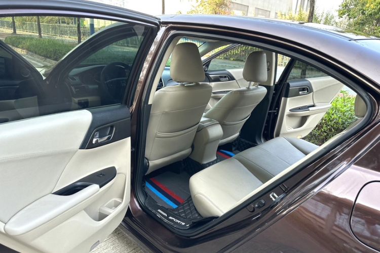 Used Honda Accord 2014 2.0L LX Comfort Edition Interior 6