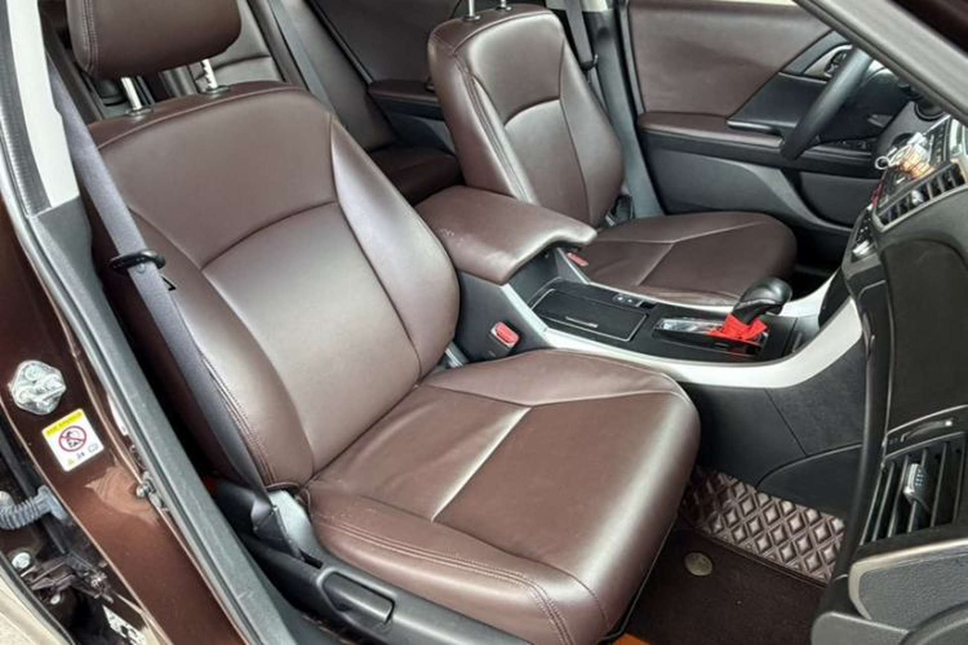 Used Honda Accord 2014 2.0L LX Comfort Edition Interior 6