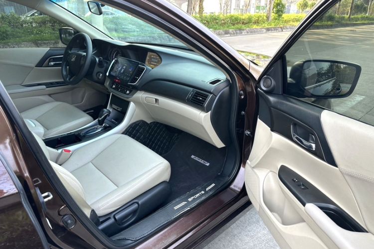 Used Honda Accord 2014 2.0L LX Comfort Edition Interior 7