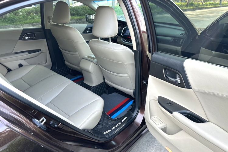 Used Honda Accord 2014 2.0L LX Comfort Edition Interior 8