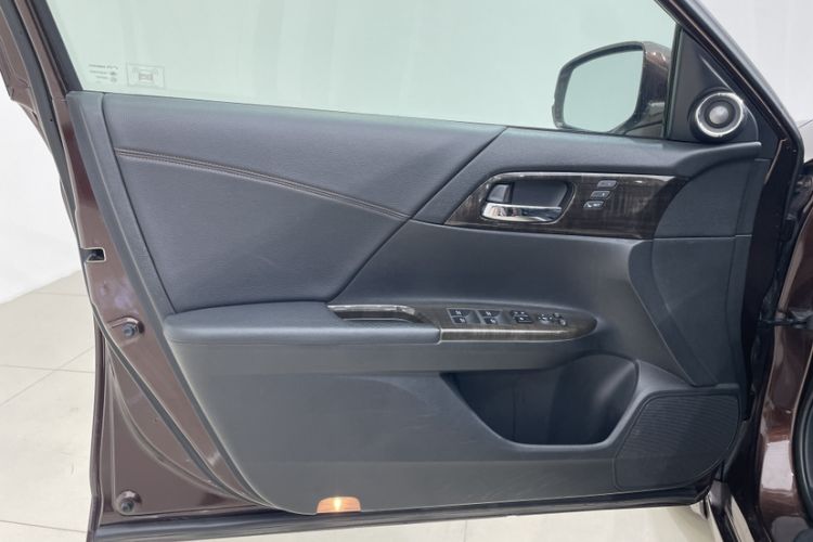 Used Honda Accord 2014 3.0L EXLN Flagship Edition Interior 9