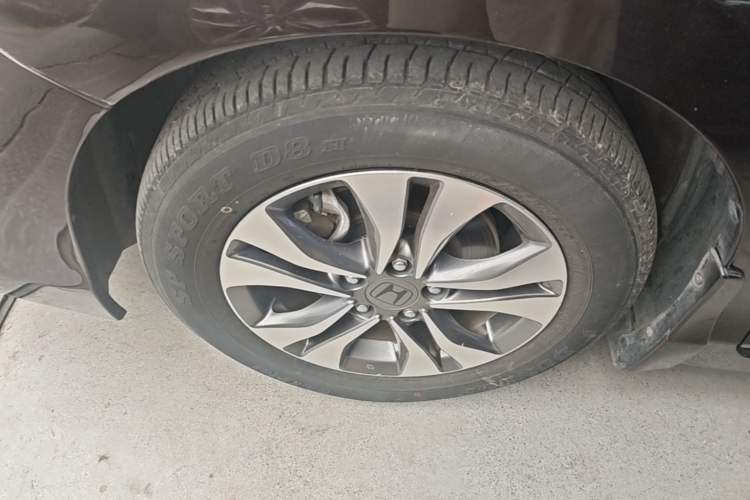 Used Honda Accord 2014 2.0L LX Comfort Edition Left Front Wheel Hub