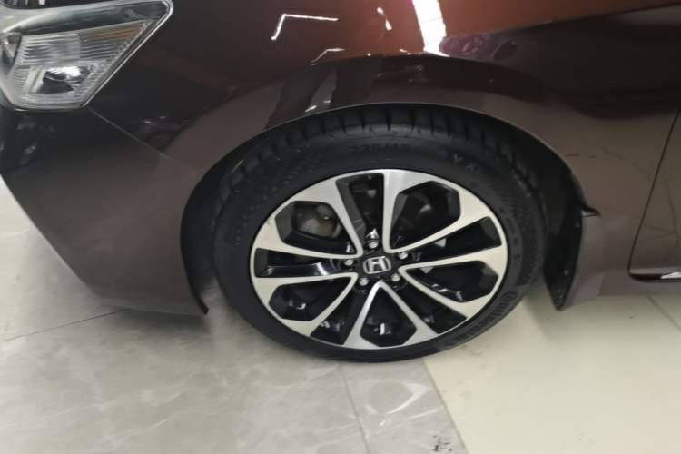 Used Honda Accord 2014 3.0L EXLN Flagship Edition Left Front Wheel Hub