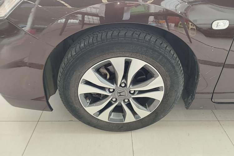 Used Honda Accord 2014 2.0L EX Luxury Edition Left Front Wheel Hub