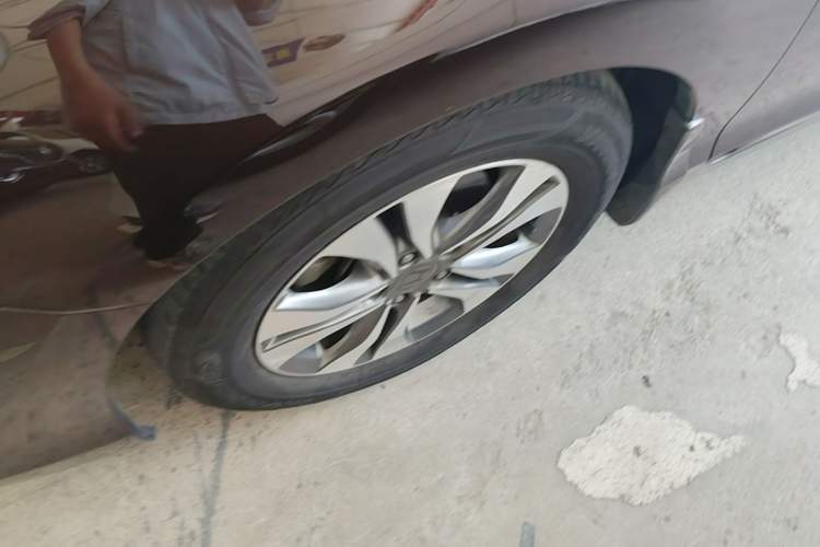 Used Honda Accord 2014 2.0L EX Luxury Edition Left Front Wheel Hub