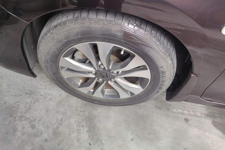 Used Honda Accord 2014 2.0L LX Comfort Edition Left Front Wheel Hub