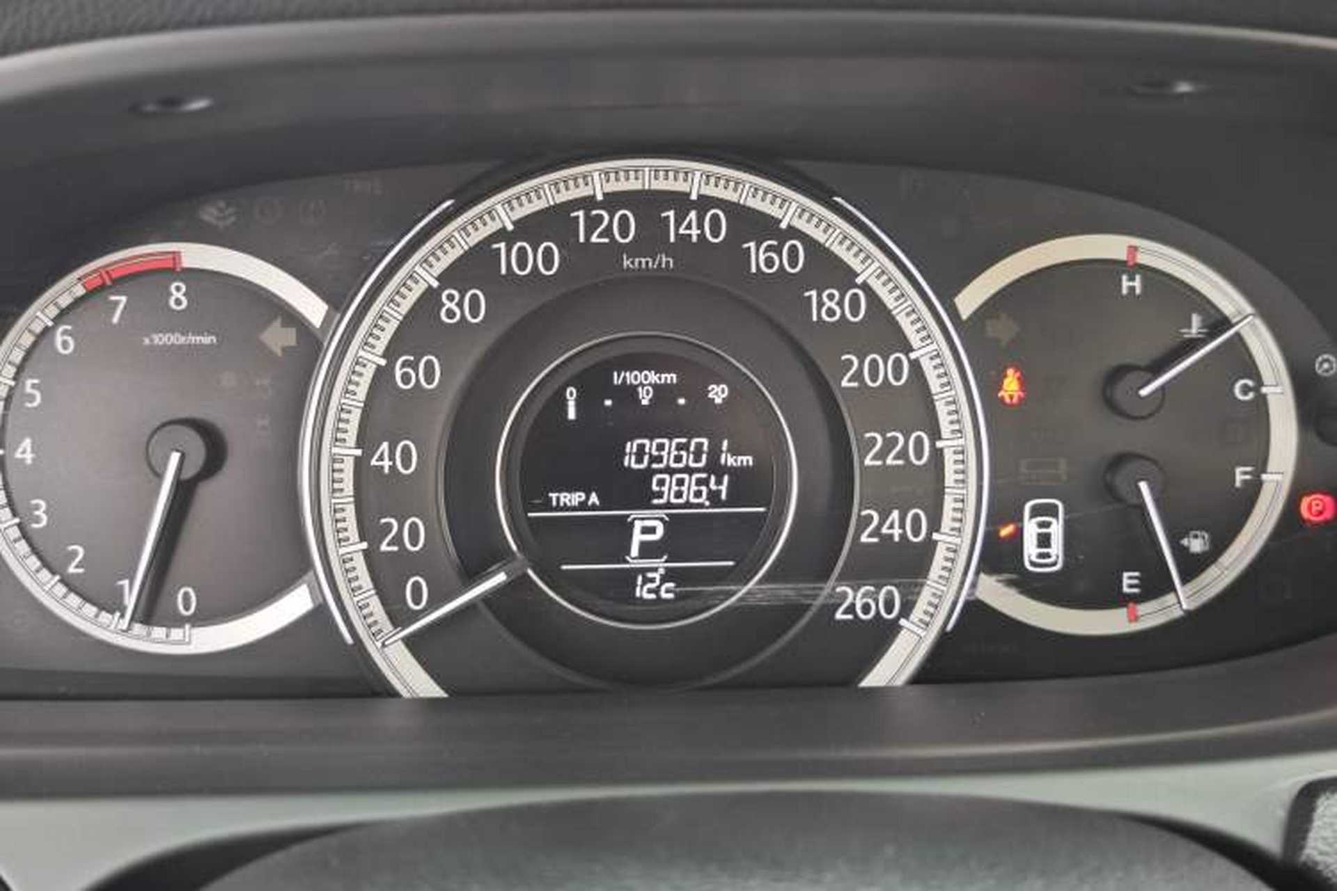 Used Honda Accord 2014 2.0L LX Comfort Edition Odometer Close Up