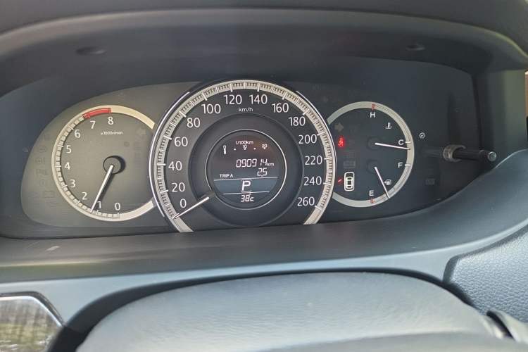 Used Honda Accord 2014 2.4L EX Luxury Edition Odometer Close Up