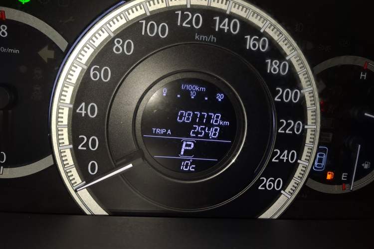 Used Honda Accord 2014 2.0L LX Comfort Edition Odometer Close Up