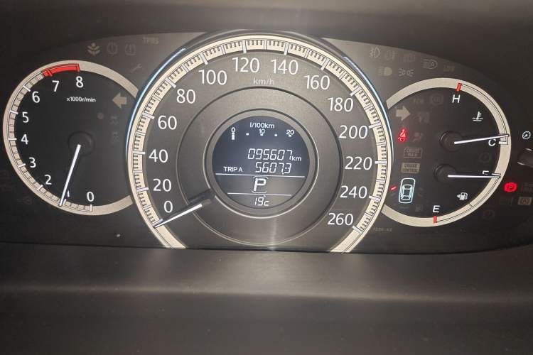 Used Honda Accord 2014 2.4L EX Luxury Edition Odometer Close Up