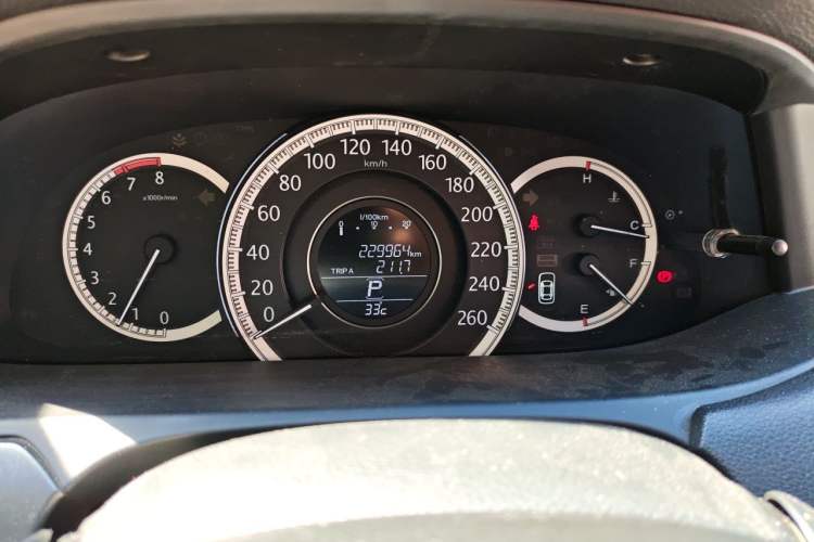 Used Honda Accord 2014 2.0L EX Luxury Edition Odometer Close Up
