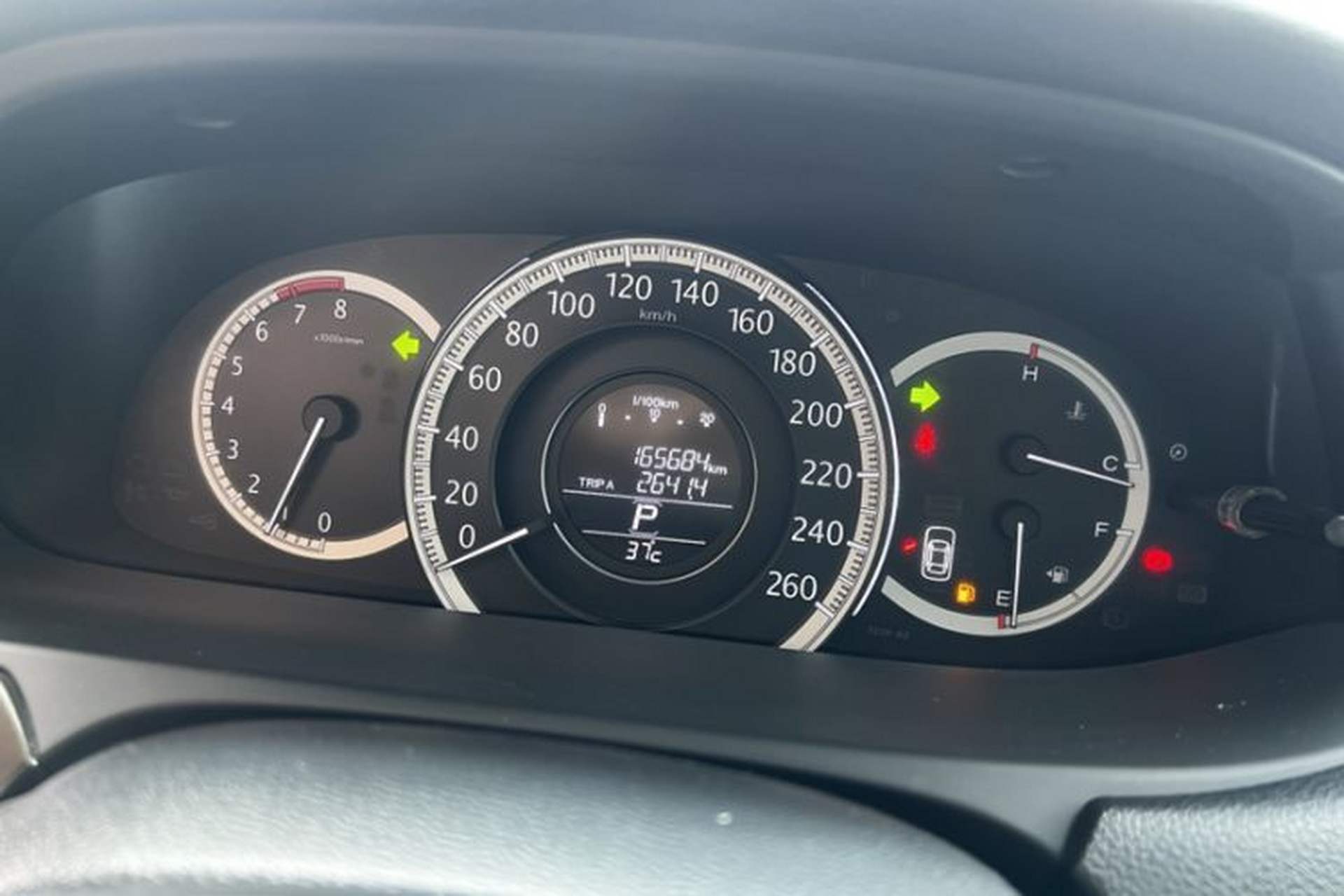 Used Honda Accord 2014 2.0L LX Comfort Edition Odometer Close Up
