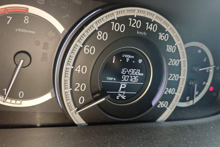 Used Honda Accord 2014 2.0L LX Comfort Edition Odometer Close Up
