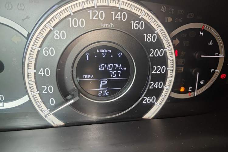 Used Honda Accord 2014 2.0L LX Comfort Edition Odometer Close Up
