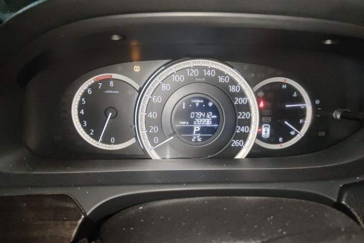 Used Honda Accord 2014 2.4L EX Luxury Edition Odometer Close Up