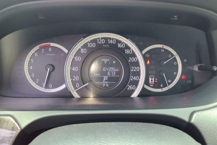 Used Honda Accord 2014 2.4L EX Luxury Edition Odometer Close Up