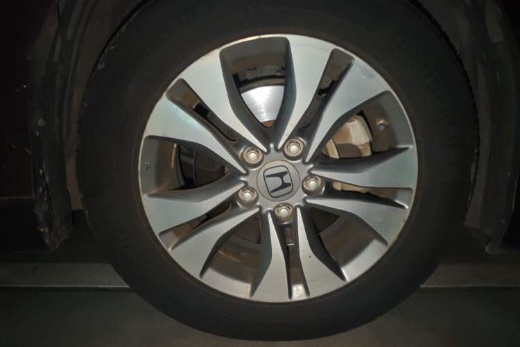 Used Honda Accord 2014 2.0L EX Luxury Edition Right Front Wheel Hub