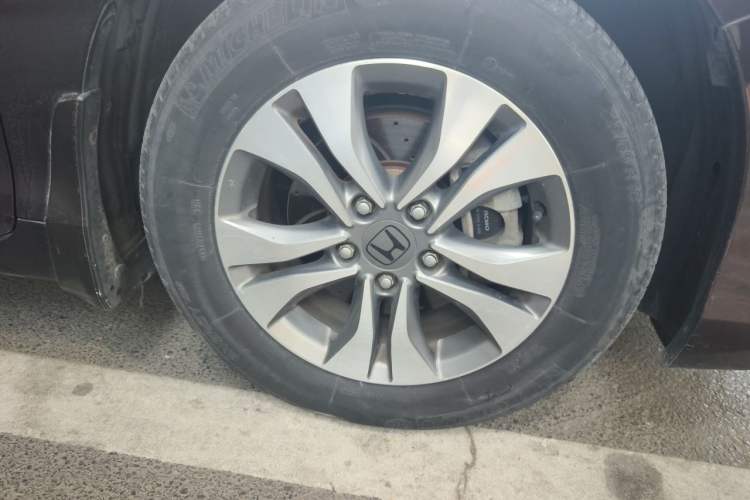 Used Honda Accord 2014 2.0L EX Luxury Edition Right Front Wheel Hub