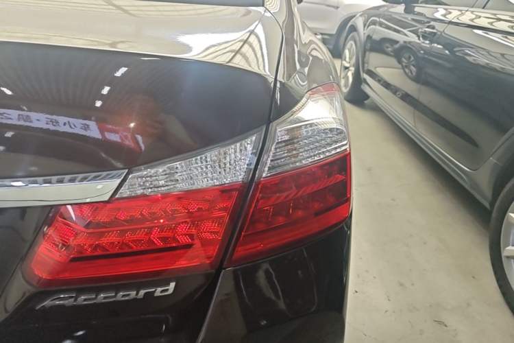 Used Honda Accord 2014 2.0L LX Comfort Edition Right Rear Taillight