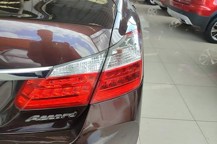 Used Honda Accord 2014 2.0L EX Luxury Edition Right Rear Taillight