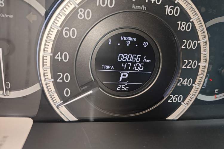 Used Honda Accord 2014 2.4L EX Luxury Edition Odometer Close Up