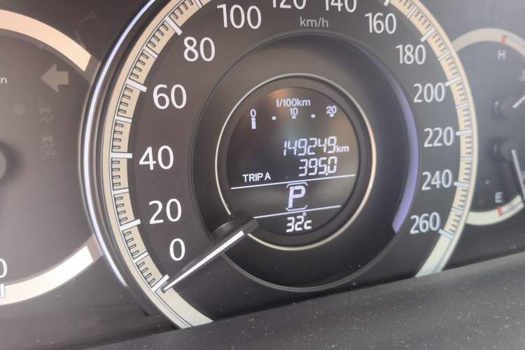 Used Honda Accord 2014 2.4L EXN Luxury Navigation Edition Odometer Close Up