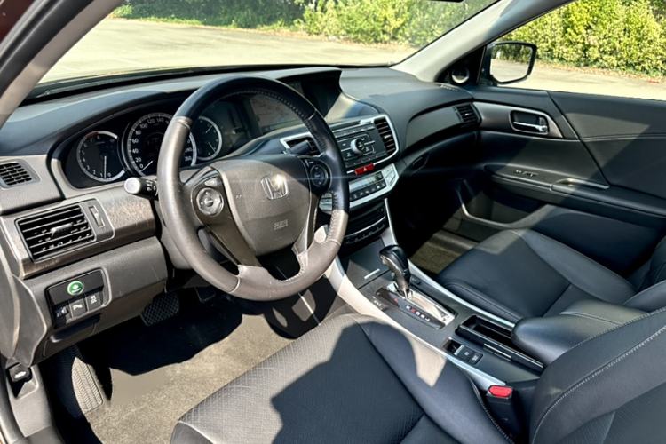 Used Honda Accord 2014 2.0L EX Luxury Edition Interior 2