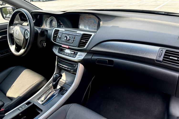 Used Honda Accord 2014 2.0L EX Luxury Edition Interior 4