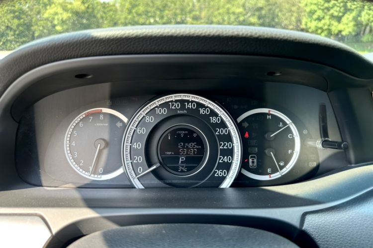 Used Honda Accord 2014 2.0L EX Luxury Edition Odometer Close Up