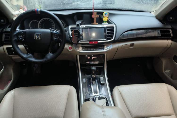 Used Honda Accord 2014 2.4L EX Luxury Edition Center Console