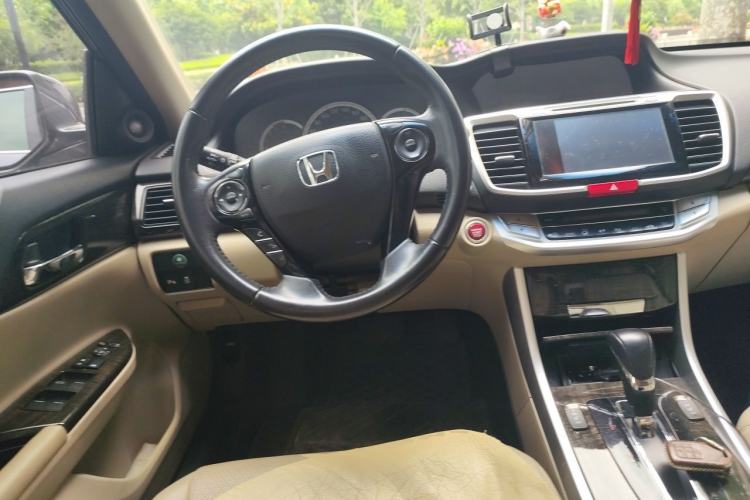 Used Honda Accord 2014 2.4L EX Luxury Edition Center Console