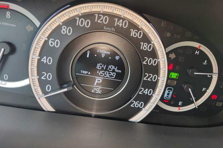 Used Honda Accord 2014 2.0L LX Comfort Edition Odometer Close Up