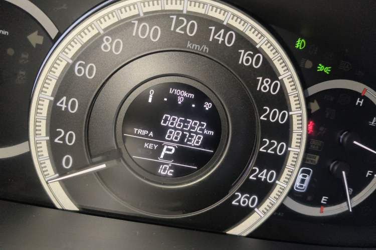 Used Honda Accord 2014 2.4L EX Luxury Edition Odometer Close Up