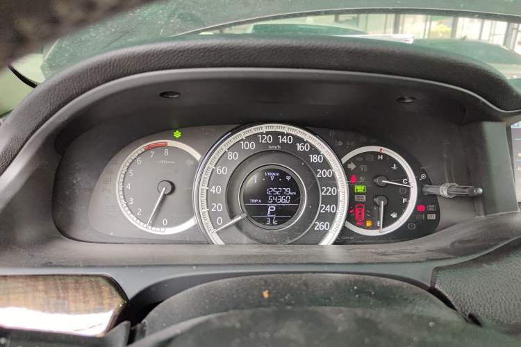 Used Honda Accord 2014 2.0L EX Luxury Edition Odometer Close Up