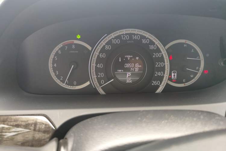 Used Honda Accord 2014 2.4L EX Luxury Edition Odometer Close Up