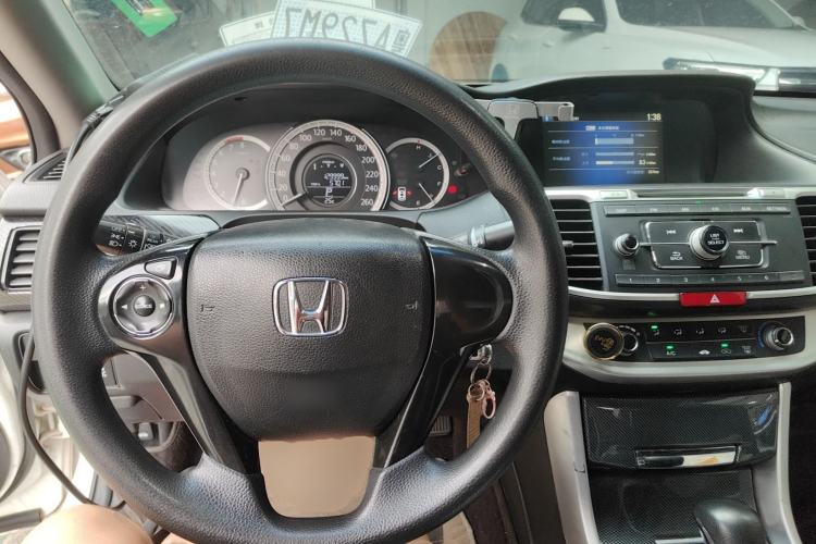 Used Honda Accord 2014 2.0L LX Comfort Edition Center Console