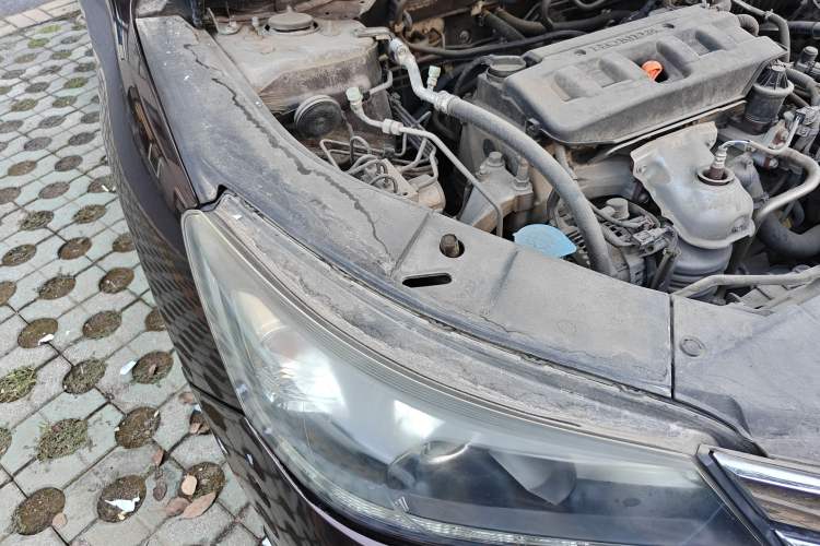 Used Honda Accord 2014 2.0L EX Luxury Edition Engine Bay Right