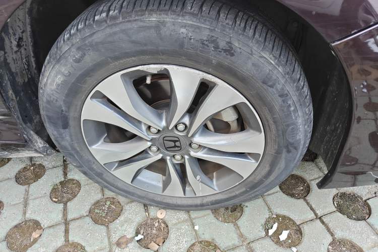 Used Honda Accord 2014 2.0L EX Luxury Edition Right Front Wheel Hub