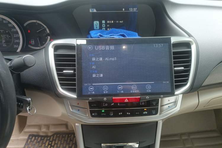 Used Honda Accord 2014 2.0L EX Luxury Edition Audio And AC Panel
