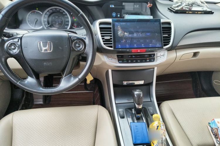 Used Honda Accord 2014 2.0L EX Luxury Edition Center Console