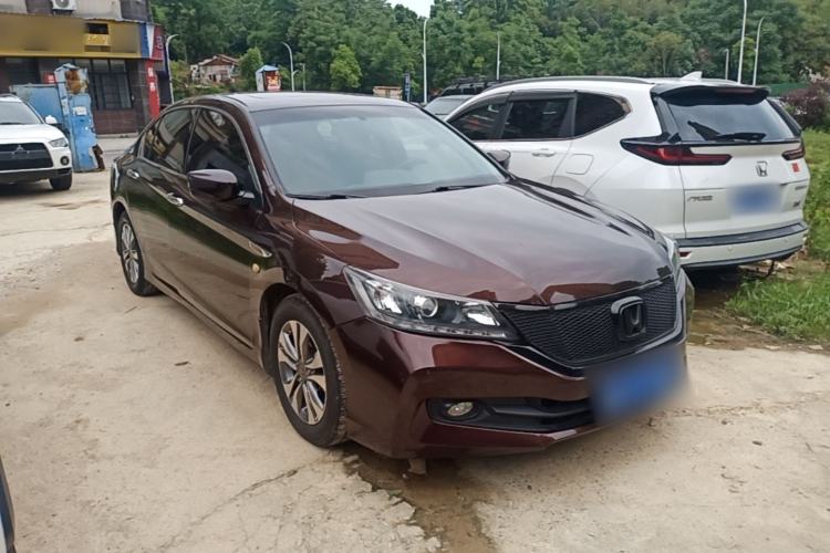 Used Honda Accord 2014 2.0L LX Comfort Edition Front Right 45 Deg