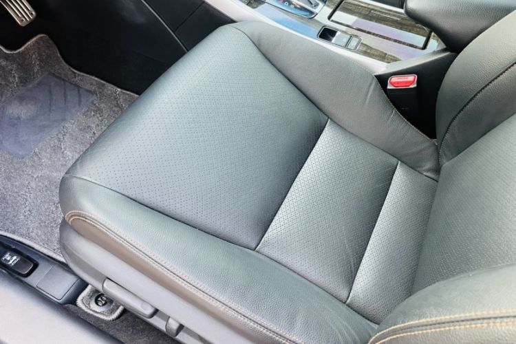 Used Honda Accord 2014 3.0L VTI Prestige Edition Interior 11