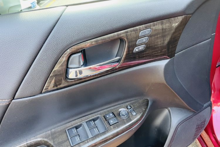 Used Honda Accord 2014 3.0L VTI Prestige Edition Interior 13