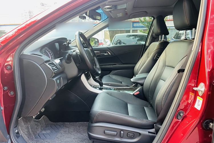 Used Honda Accord 2014 3.0L VTI Prestige Edition Interior 8