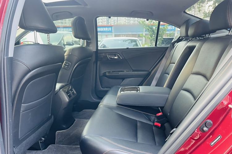 Used Honda Accord 2014 3.0L VTI Prestige Edition Interior 9