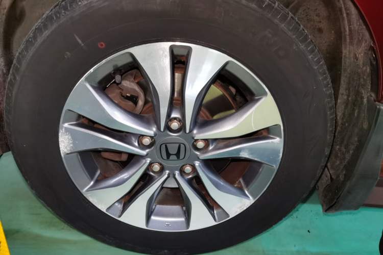 Used Honda Accord 2014 2.0L EX Luxury Edition Left Front Wheel Hub