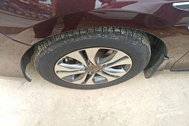 Used Honda Accord 2014 2.0L LX Comfort Edition Left Front Wheel Hub