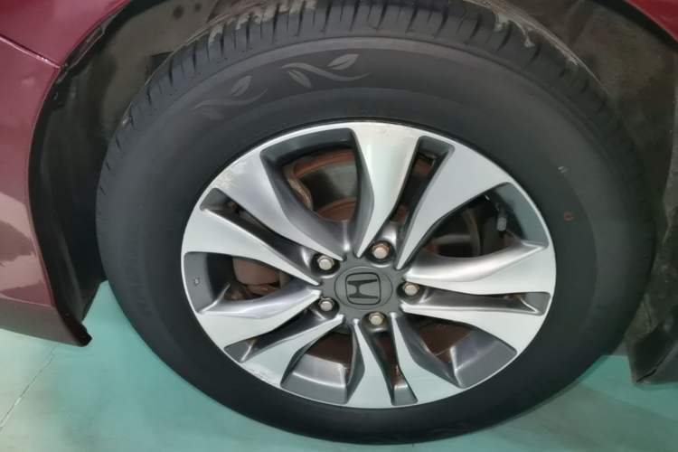 Used Honda Accord 2014 2.0L EX Luxury Edition Left Front Wheel Hub